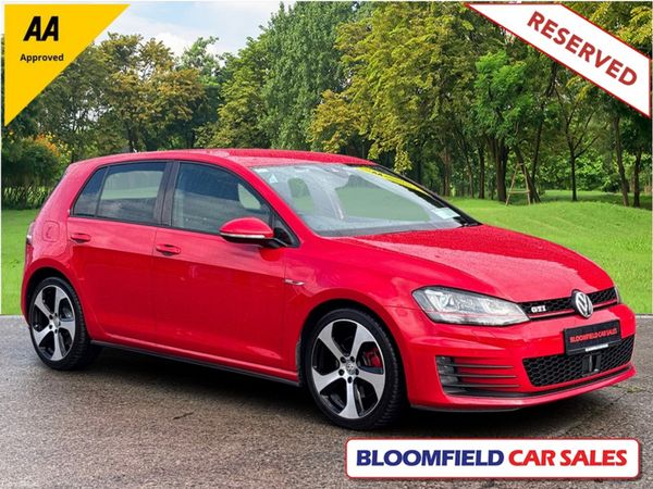 Volkswagen Golf Hatchback, Petrol, 2016, Red