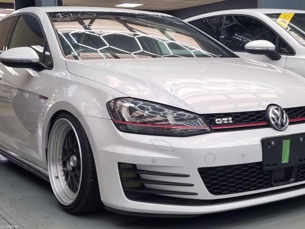 Volkswagen Golf Hatchback, Petrol, 2016, White