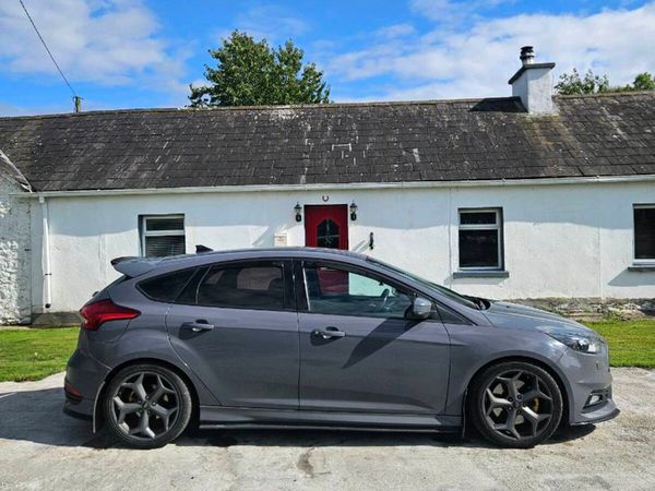 Ford Focus Hatchback, Diesel, 2016, Grey