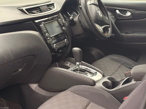 Nissan Qashqai Hatchback, Diesel, 2014, Grey