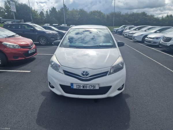 Toyota Yaris Hatchback, Petrol, 2013, White