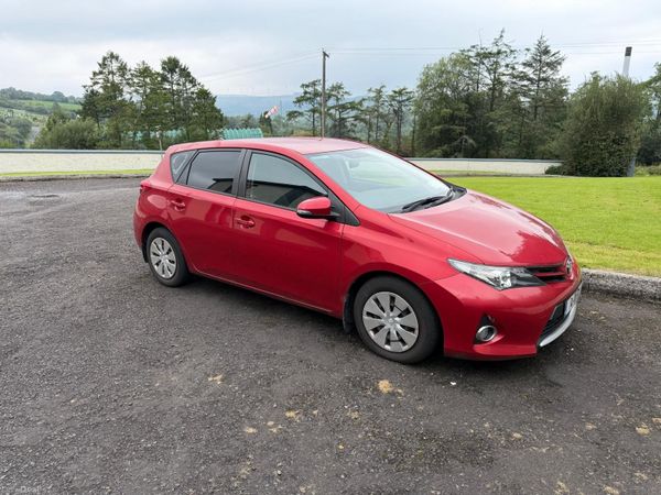 Toyota Auris Van, Diesel, 2014, Red