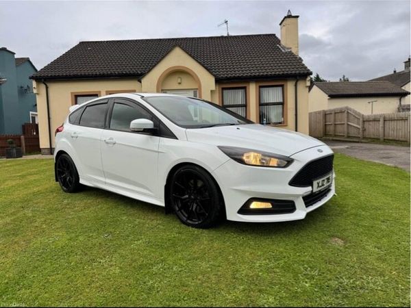 Ford Focus Hatchback, Diesel, 2015, White