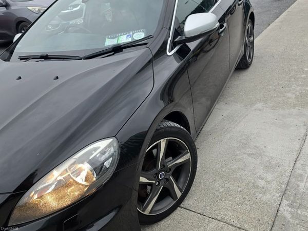 Volvo V40 Hatchback, Diesel, 2014, Black