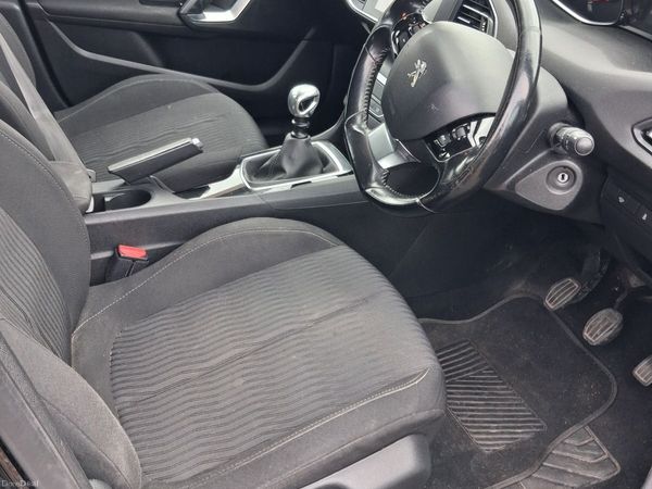 Peugeot 308 Hatchback, Diesel, 2016, Black