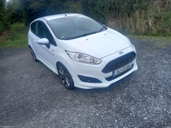 Ford Fiesta Hatchback, Petrol, 2016, White