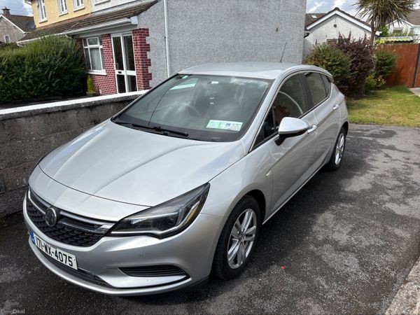 Vauxhall Astra Hatchback, Diesel, 2017, Silver