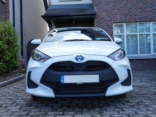 Toyota Yaris Hatchback, Petrol Hybrid, 2020, White