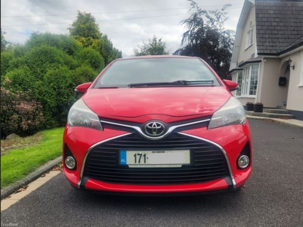 Toyota Yaris Hatchback, Petrol, 2017, Red