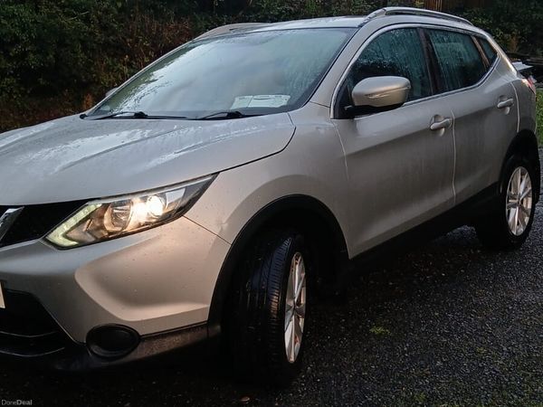Nissan Qashqai Hatchback, Diesel, 2014, Silver