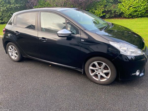 Peugeot 208 Hatchback, Petrol, 2014, Black