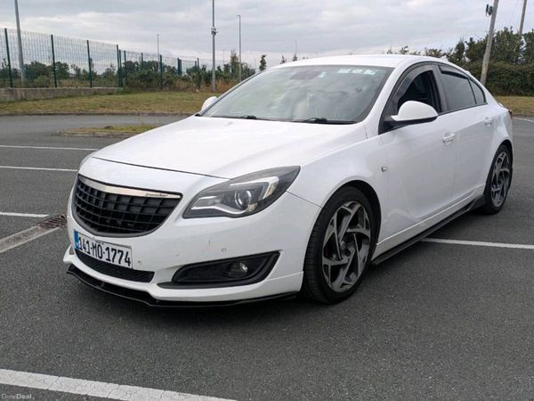 Vauxhall Insignia Hatchback, Diesel, 2014, White