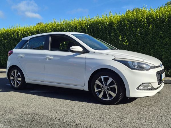 Hyundai i20 Hatchback, Petrol, 2017, White