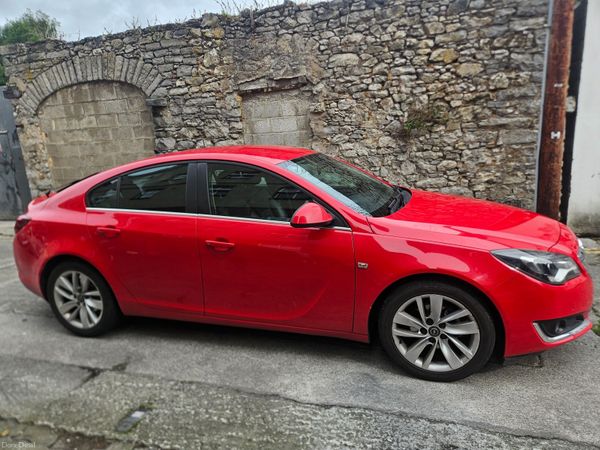 Opel Insignia Hatchback, Diesel, 2015, Red