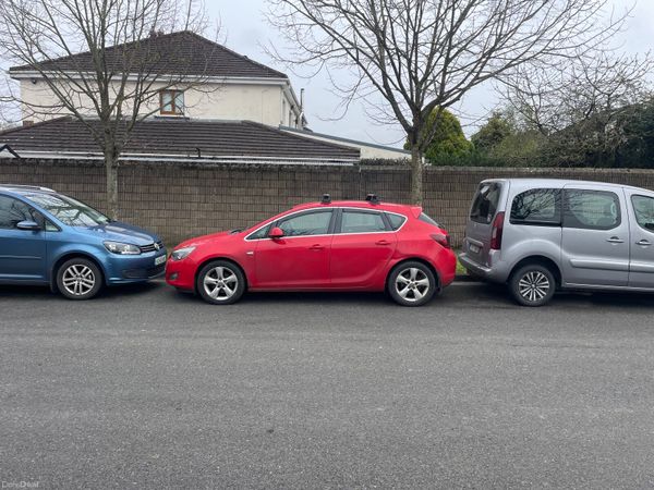 Vauxhall Astra Hatchback, Diesel, 2011, Red