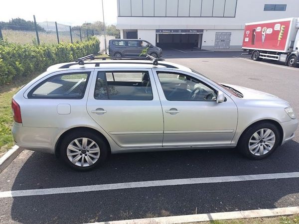 Skoda Octavia Estate, Diesel, 2011, Silver