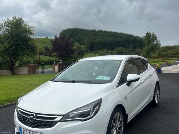 Opel Astra Hatchback, Diesel, 2017, White