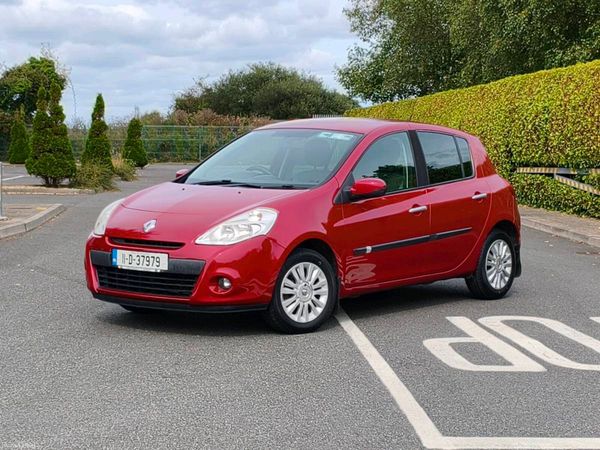 Renault Clio Hatchback, Ethanol Petrol, 2011, Red