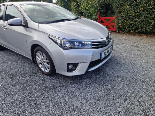 Toyota Corolla Saloon, Petrol, 2016, Silver