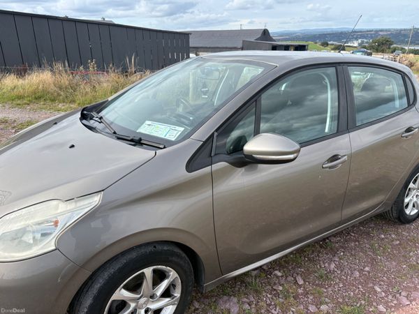 Peugeot 208 Hatchback, Petrol, 2014, Grey