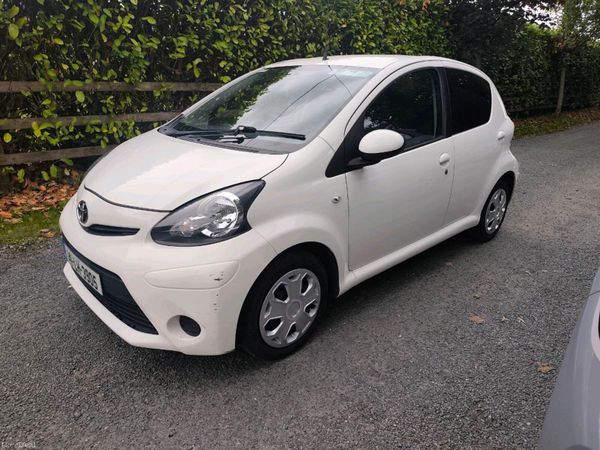Toyota Aygo Hatchback, Petrol, 2014, White