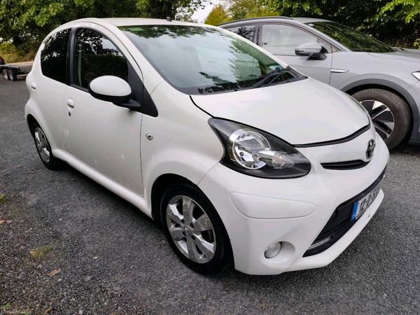 Toyota Aygo Hatchback, Petrol, 2012, White