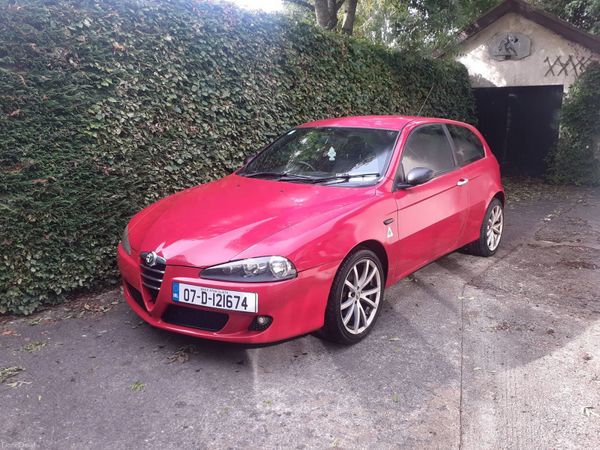 Alfa Romeo 147 Hatchback, Petrol, 2007, Red