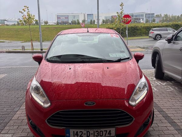 Ford Fiesta Hatchback, Petrol, 2014, Red