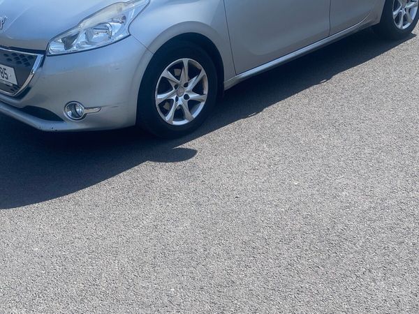 Peugeot 208 Hatchback, Diesel, 2013, Grey
