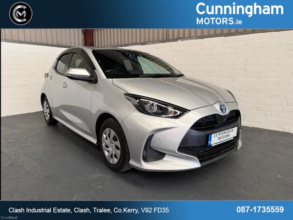 Toyota Yaris Hatchback, Petrol Hybrid, 2021, Silver