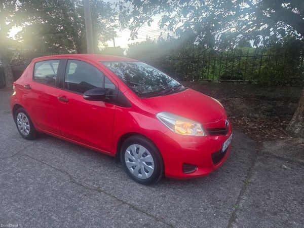 Toyota Yaris Hatchback, Petrol, 2012, Red