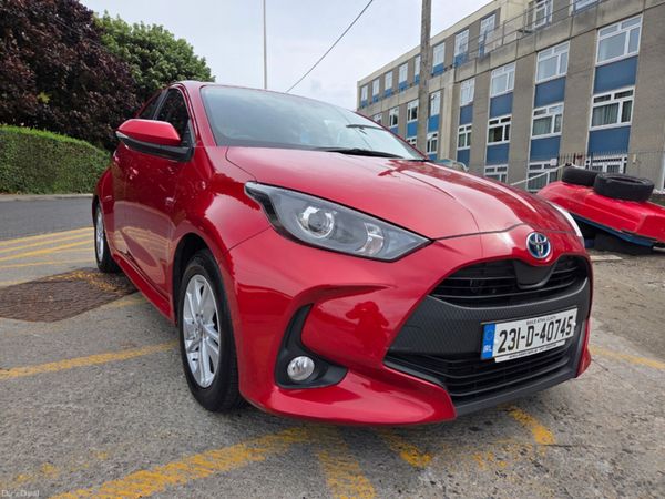Toyota Yaris Hatchback, Petrol Hybrid, 2023, Red