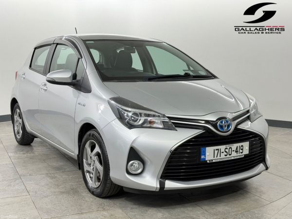 Toyota Yaris Hatchback, Petrol Hybrid, 2017, Silver