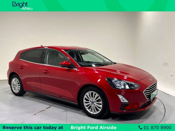 Ford Focus Hatchback, Petrol, 2022, Red