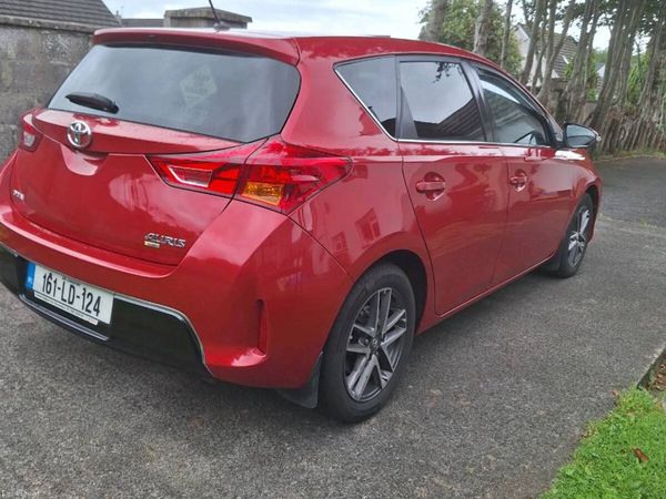 Toyota Auris Hatchback, Diesel, 2016, Red