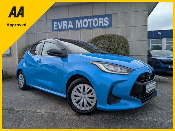 Toyota Yaris Hatchback, Petrol Hybrid, 2023, Blue