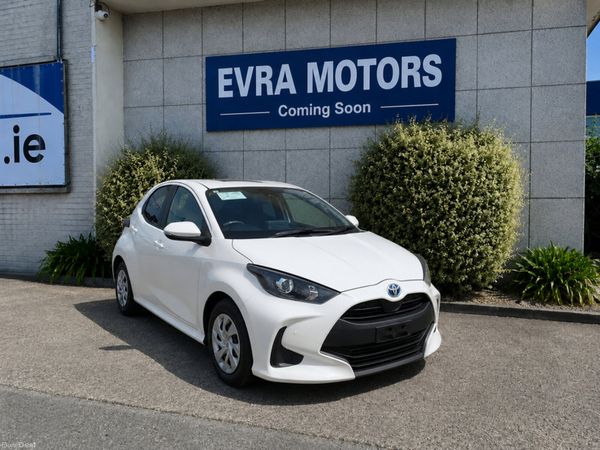 Toyota Yaris Hatchback, Petrol Hybrid, 2023, White