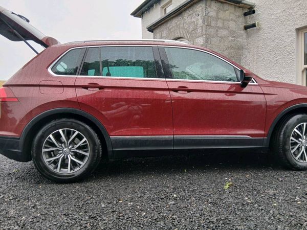 Volkswagen Tiguan SUV, Diesel, 2017, Red