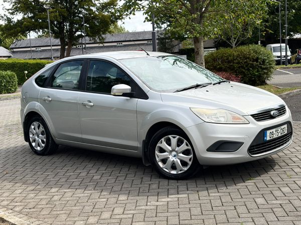 Ford Focus Hatchback, Petrol, 2009, Silver