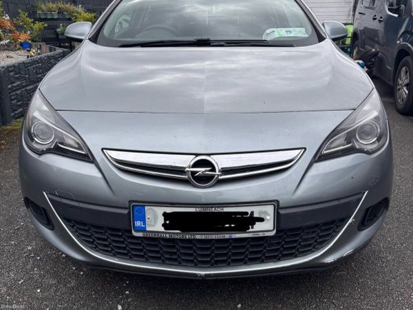 Opel Astra Hatchback, Petrol, 2012, Silver
