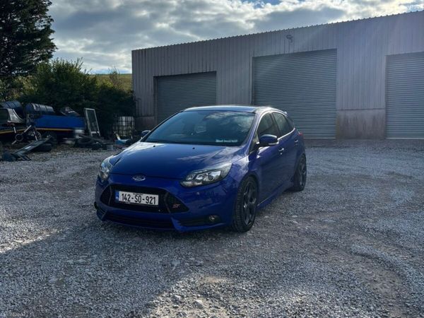 Ford Focus Hatchback, Petrol, 2014, Blue