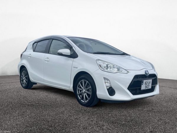 Toyota Aqua Hatchback, Petrol Hybrid, 2016, White