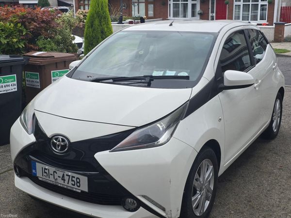 Toyota Aygo Hatchback, Petrol, 2015, White