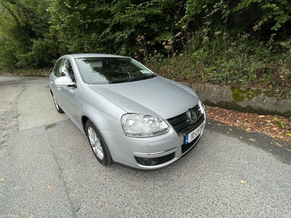Volkswagen Jetta Saloon, Diesel, 2010, Silver