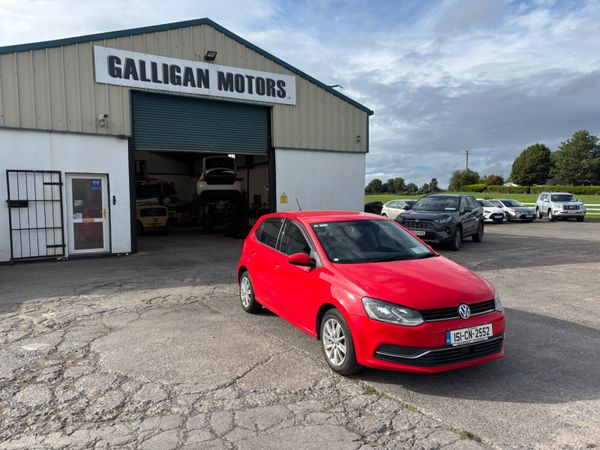 Volkswagen Polo Hatchback, Petrol, 2015, Red