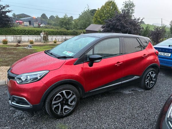 Renault Captur Hatchback, Diesel, 2016, Red