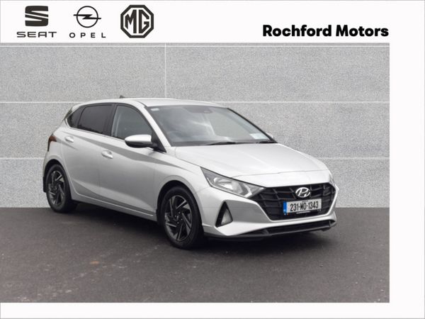 Hyundai i20 Hatchback, Petrol, 2023, Grey