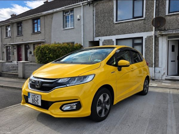 Honda Fit Hatchback, Petrol Hybrid, 2017, Yellow