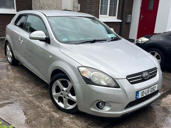 Kia Ceed Hatchback, Diesel, 2010, Silver