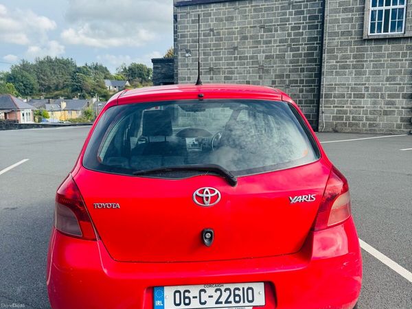 Toyota Yaris Hatchback, Petrol, 2006, Red